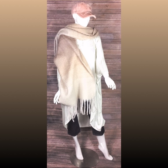 Oversized chunky knit soft cozy scarf wrap NWT - Picture 3 of 5